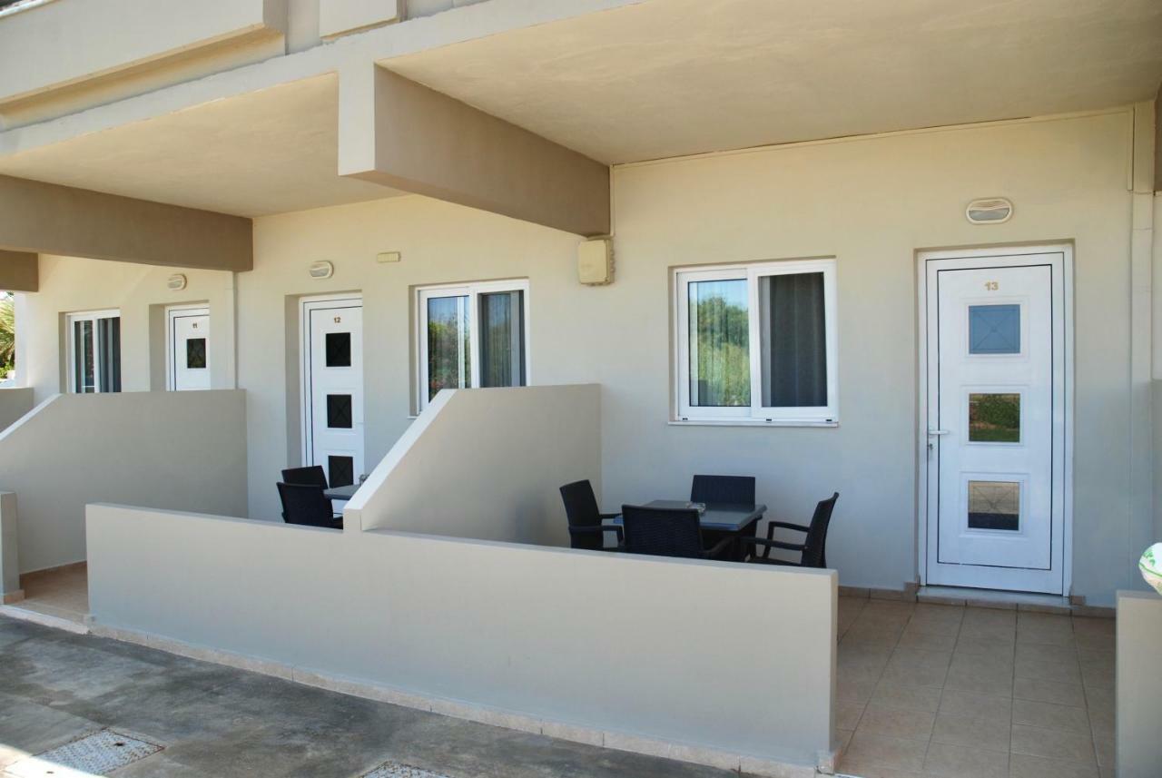 Yiannis Apartments Adelianos Kampos Exterior foto