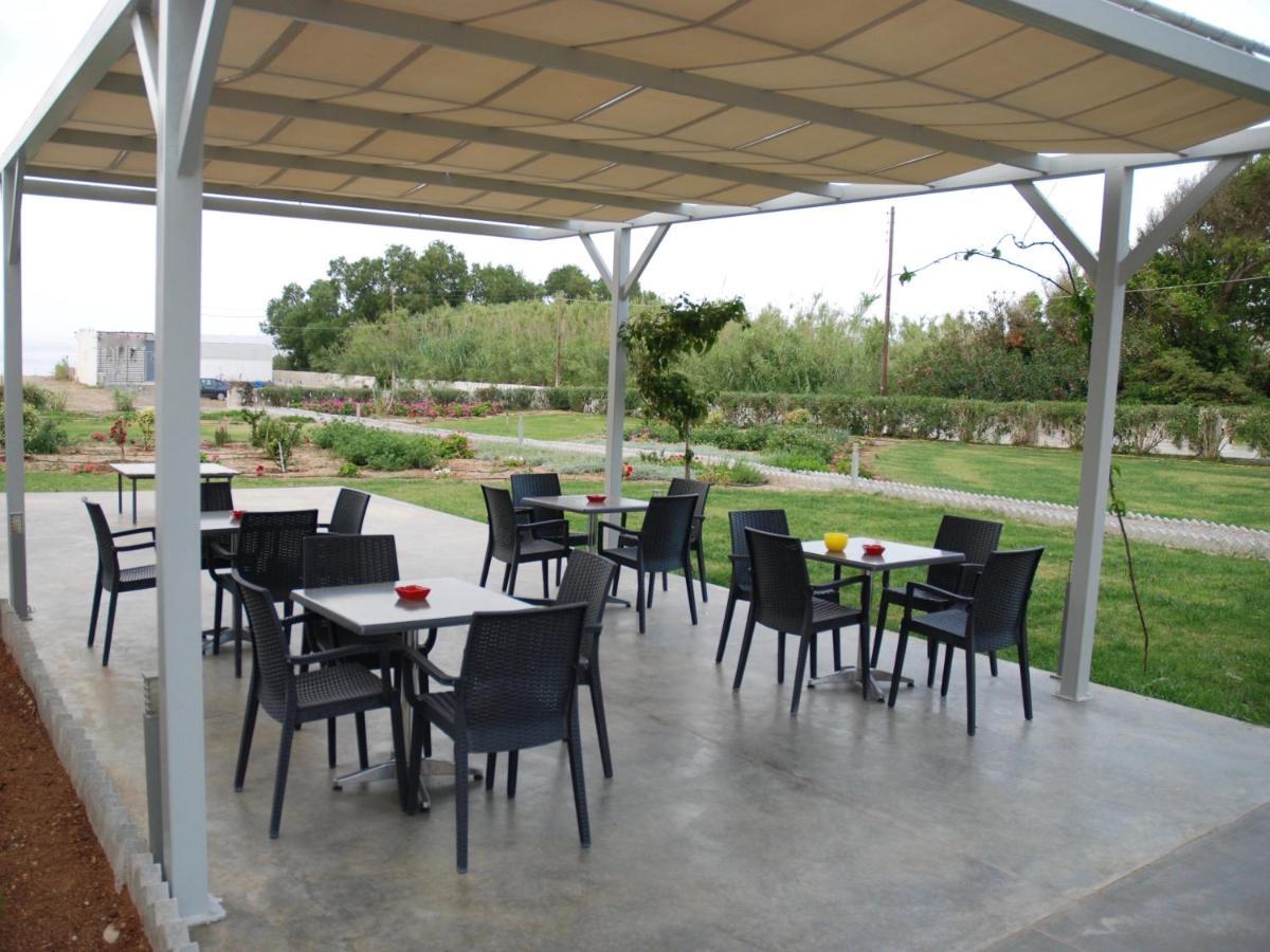 Yiannis Apartments Adelianos Kampos Exterior foto